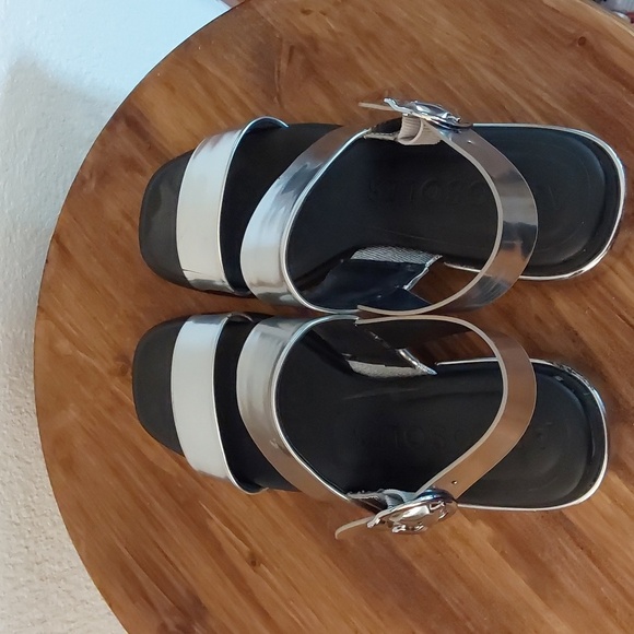 Aerosoles Dove Silver Strappy Platform Women's Sandals W/ Flaw Mod/ Edgy Sz.9.5 - Picture 3 of 7